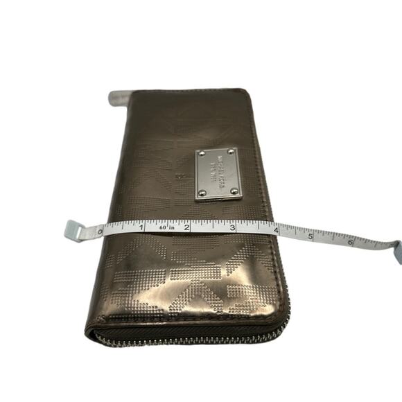 MICHAEL KORS Metallic Silver Signature Wallet - Picture 10 of 10
